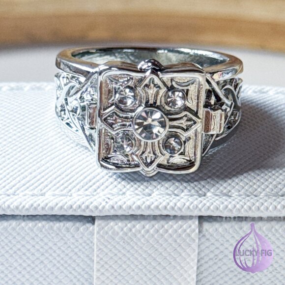 LOCKET RING WITH COMPARTMENT - - Picture 6 of 9